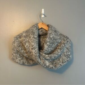 Vince Camuto Gray Knit Scarf